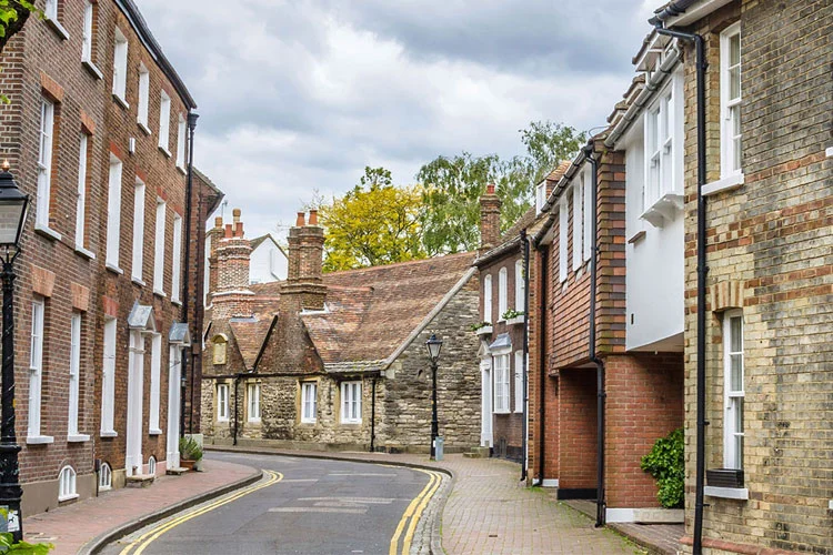Choosing a qualified Surveyor Wimbledon with expert tips for property 